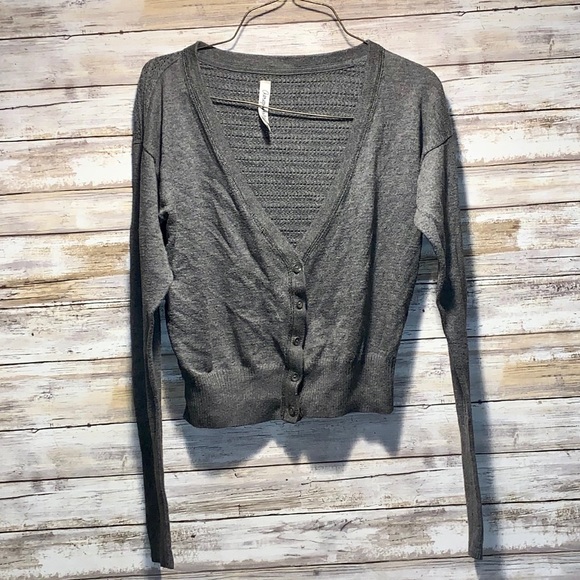 Aeropostale Women’s Gray Cardigan Sweater M - Picture 2 of 3